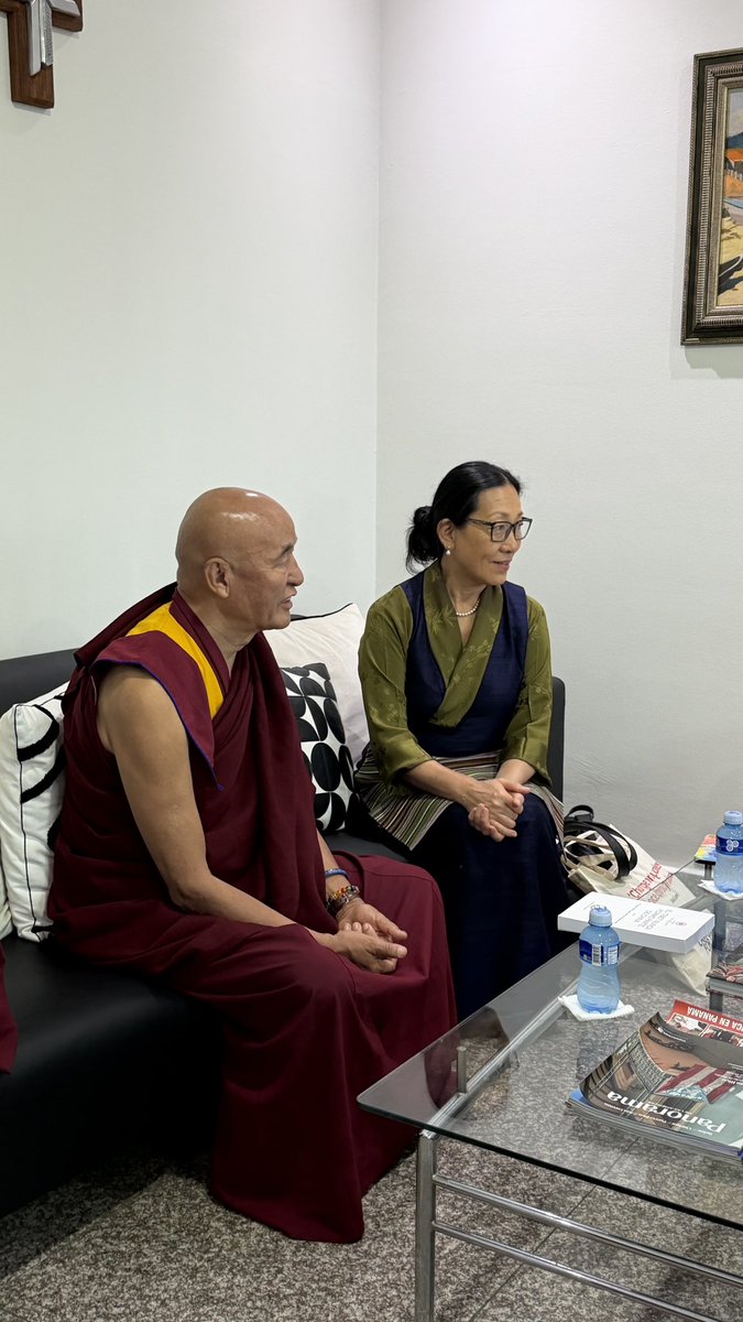 RobertoJZuniga's tweet photo. Hoy tuve el honor de recibir al Ven. Thubten Wangchen, representante de Su Santidad el Dalái Lama para Latinoamérica, y a Tencho Gyatso, presidenta de la Campaña Internacional por el Tíbet.

Durante décadas, el pueblo tibetano ha sido perseguido, reprimido y desplazado por China en su lucha por la libertad, la democracia y el respeto a los derechos humanos.

Tienen mi respeto, apoyo y solidaridad.