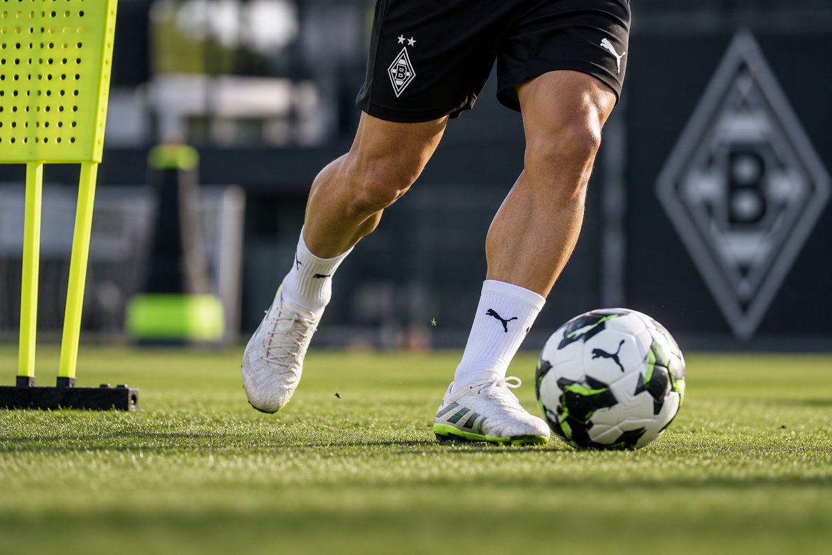MaarAutor's tweet photo. 🟢 Entwarnung bei Ko Itakura!
Nach seiner Verletzung am linken Sprunggelenk ist der Gladbach-Verteidiger wieder ins Mannschaftstraining Japans eingestiegen. Gute Nachrichten für Borussia vor den kommenden Aufgaben.
👉 Mehr dazu: https://t.co/S9mN7dLsHa
Jetzt lesen.
#Gladbach #Itakura #Borussia
Bild KI generiert