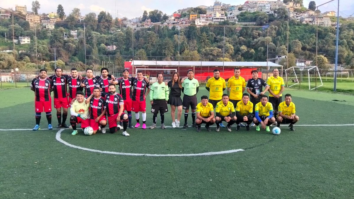 edecanesgalatea's tweet photo. En días  pasados ⚽🏆 con Fut City   con la bella 😍 Sara 😍 #edecanesparaeventos #edecanestoluca #Finaldefutbol #futcity #Toluca   #eventoscorporativos #inauguraciones #aniversarios #eventosdeportivos #expos #exposiciones #Conferencias  #edecanes  #edecanesmexico 😎 https://t.co/5IXiGMwBTD