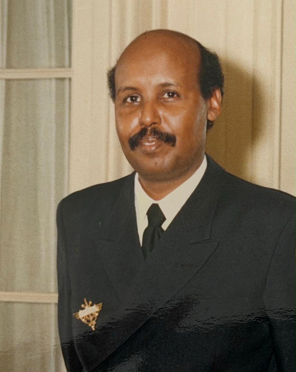 FaqiAlis's tweet photo. This is Colonel Moalin Mohamed, known as Tuute, a veteran Somali Marine. After the Somali government collapsed in 1991, he remained in the abandoned Somali Embassy building 26 Rue Dumont D’Urville in Paris for more than 25 years. He had served as Somalia’s Deputy Military Attaché and later as Military Attaché during the regime of Siyad Barre.

Fearing that squatters might take over the building and important embassy documents could be lost, Colonel Tuute chose to stay. He lived in a small room without hot water and received no salary. Through those difficult years, he endured hardship to protect the embassy property and records for the Somali people.

His sacrifice deserves recognition. I hope that one day Somali authorities will honor him as one of the Somalis who helped safeguard the nation’s property during one of its most difficult periods.

I last met Colonel Tuute in Mogadishu in 2024. Even then, he remained devoted to serving his country with pride. Sadly, he is now ill. He deserves our prayers, respect, and gratitude.

AF- SOMALI

Kani waa Gaashaanle Sare Moalin Mohamed, oo loo yaqaan Tuute, halyeey ruug-cadaa ee ka tirsan ciidanka Badda ee Somalia. Ka dib markii ay dowladdii Soomaaliya burburtay 1991, wuxuu in ka badan 25 sano ku degana dhismaha Safaaradda Soomaaliya ee ku taal 26 Rue Dumont D’Urville, Paris oo cidla looga tegay. Wuxuu xilligii taliskii Siyaad Barre soo noqday ku-xigeenka u qaabilsanaa arrimaha milatariga ee safaaradda, dabadeedna noqday sarkaalka milatariga ee safaaradda.

Isagoo ka baqayay in dadka Homeless-ka oo af ingriisiga loo yaqaano Squatters ay la wareegaan dhismaha, isla markaana ay lumaaan dukumentiyada muhiimka ah ee safaaradda, ayuu Gaashaanle Tuute go’aansaday inuusan ka tegin. Wuxuu ku noolaa qol yar oo aan lahayn biyo kulul, mushaharna ma qaadan jirin. Sannadahaas adag, wuxuu u adkaystay duruufo qallafsan si uu hantida iyo diiwaannada safaaradda ugu ilaaliyo shacabka Soomaaliyeed.

Dadaalkiisa iyo naf-hurnimadiisu waxay mudan yihiin in la aqoonsado. Waxaan rajaynayaa in maalin maalmaha ka mid ah ay dowladda Soomaaliya ku maamuusi doonto inuu ka mid yahay Soomaalidii ka qayb qaadatay ilaalinta hantida qaranka xilli dalka soo marayay marxaladihii ugu adkaa.

Markii iigu dambaysay ee aan la kulmo Gaashaanle Tuute waxay ahayd Muqdisho sannadkii 2024. Xilligaasna weli wuxuu dalkiisa ugu adeegayay sharaf iyo waddaniyad. 

Nasiib darro, hadda G/Sare Tuute wuu xanuunsan yahay. Wuxuu mudan yahay ducadayada, ixtiraamkayaga iyo mahadnaqayaga.