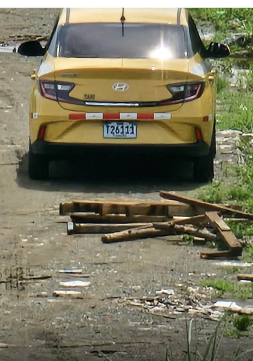 JLLauCruz's tweet photo. Este señor es el cabecilla de la invansion y llega en este taxi todos los dias. @ATTTPanama https://t.co/l0GHZtLQvn