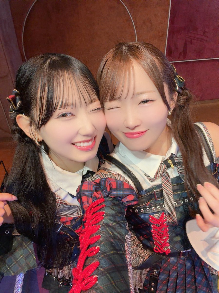 48Suzuha_16LOVE's tweet photo. れみちゃん ､ 20歳のお誕生日おめでとう 🎂♡

人として ､ アイドルとしての信念があるところ
自分が大切にしていることをしっかり守れるところ
どんな日も真っ直ぐに努力をし続けられるところ
こんなにも若いのに AKB48にも 周りの人に対しても
愛を届けることをできるれみちゃんは ､ かっこいいよ 。

にこにこにまにまちゃんの甘えてくれる日も
寄り添ってくれる日も 20歳らしいところを見られる日も
全部が私の愛おしいれみちゃんで宝物で思い出です 💌

嬉しいことも時に苦しいことも一緒に分けっこしようね 。
れみちゃんが笑顔な日が1日でも多くあるように
これからも隣にいさせてね 。れみちゃんだいすき 🫶🏻