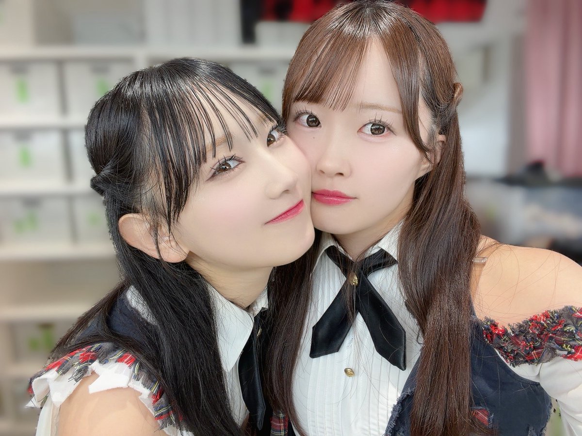 48Suzuha_16LOVE's tweet photo. れみちゃん ､ 20歳のお誕生日おめでとう 🎂♡

人として ､ アイドルとしての信念があるところ
自分が大切にしていることをしっかり守れるところ
どんな日も真っ直ぐに努力をし続けられるところ
こんなにも若いのに AKB48にも 周りの人に対しても
愛を届けることをできるれみちゃんは ､ かっこいいよ 。

にこにこにまにまちゃんの甘えてくれる日も
寄り添ってくれる日も 20歳らしいところを見られる日も
全部が私の愛おしいれみちゃんで宝物で思い出です 💌

嬉しいことも時に苦しいことも一緒に分けっこしようね 。
れみちゃんが笑顔な日が1日でも多くあるように
これからも隣にいさせてね 。れみちゃんだいすき 🫶🏻