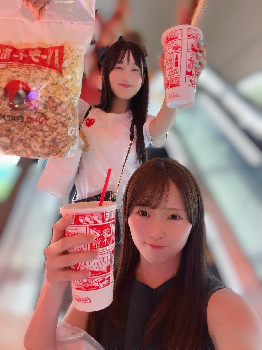 48Suzuha_16LOVE's tweet photo. れみちゃん ､ 20歳のお誕生日おめでとう 🎂♡

人として ､ アイドルとしての信念があるところ
自分が大切にしていることをしっかり守れるところ
どんな日も真っ直ぐに努力をし続けられるところ
こんなにも若いのに AKB48にも 周りの人に対しても
愛を届けることをできるれみちゃんは ､ かっこいいよ 。

にこにこにまにまちゃんの甘えてくれる日も
寄り添ってくれる日も 20歳らしいところを見られる日も
全部が私の愛おしいれみちゃんで宝物で思い出です 💌

嬉しいことも時に苦しいことも一緒に分けっこしようね 。
れみちゃんが笑顔な日が1日でも多くあるように
これからも隣にいさせてね 。れみちゃんだいすき 🫶🏻