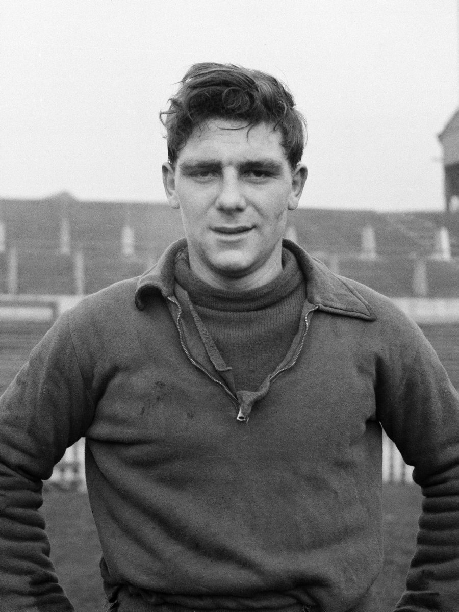ManUtd's tweet photo. Ninety years ago today, Duncan Edwards was born.

Described as 'the most complete player I've ever seen' by Sir Matt Busby, Duncan's name remains eternal in our history ❤️ https://t.co/fQ8D4k1wIw
