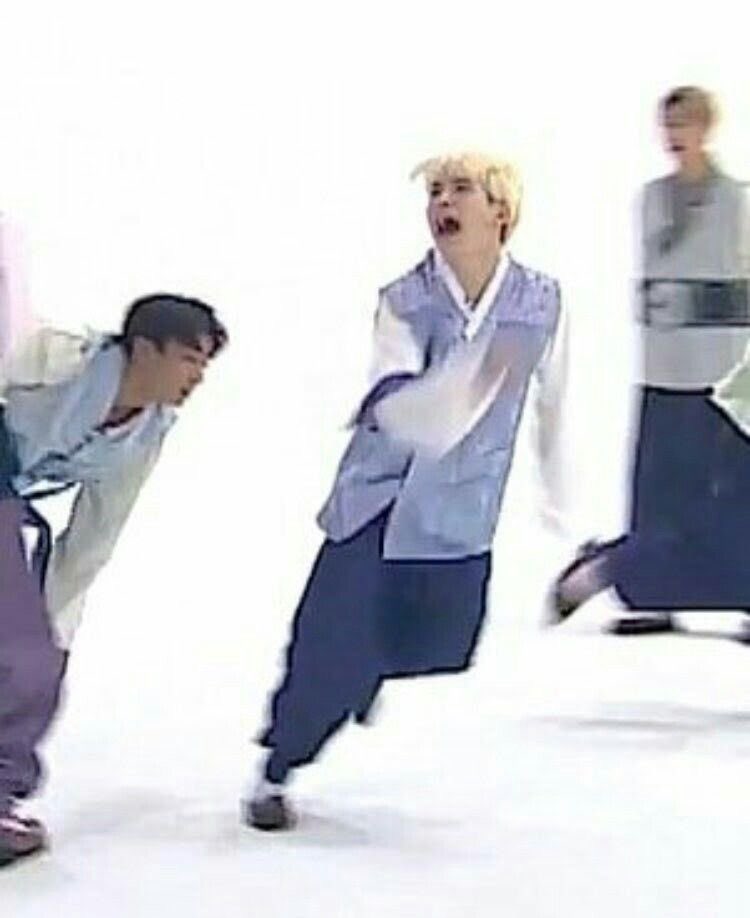sgplusjk's tweet photo. if i had a nickel each time yoongi makes this face while jungkook chases him, i’d have two nickels. which isn’t a lot, but it’s weird that it happened twice https://t.co/R1shdAjBRM