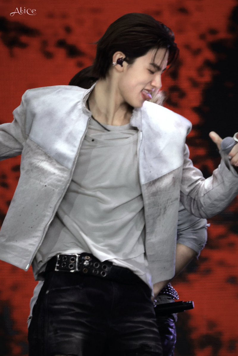 tanxencs's tweet photo. WTF?! KOK FOTO SESEDAHSYAT INI BARU DI UP 😭 SEONGHYEON WITH THIS LOOK IS CRAZY 😭 https://t.co/SiTzgM8GAz