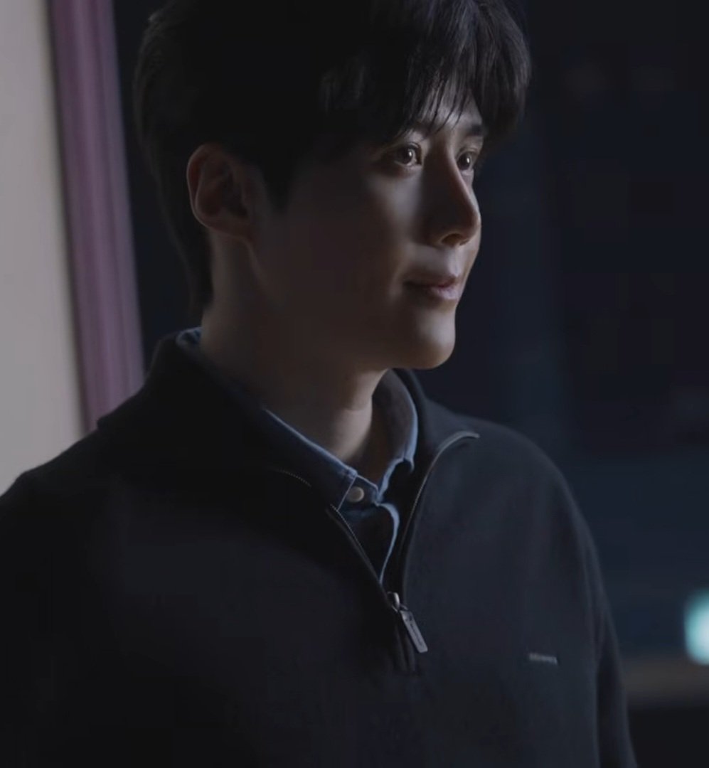 kdragontwt's tweet photo. How can #KimSeonHo look both manly and boyish in the same outfit! https://t.co/jkoT61racF