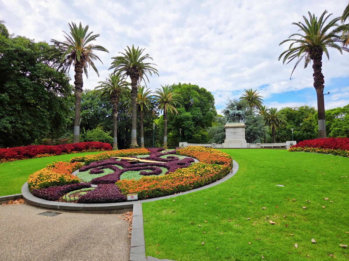 3373now's tweet photo. ----------
ｷｭ ｷｭ
ﾊﾟﾝ ﾊﾟﾝ
----------

不二周助 / メルボルン
Floral Clock, Edward VII Monument

（『新テニスの王子様 36』357話） https://t.co/DohtmDyQ2a