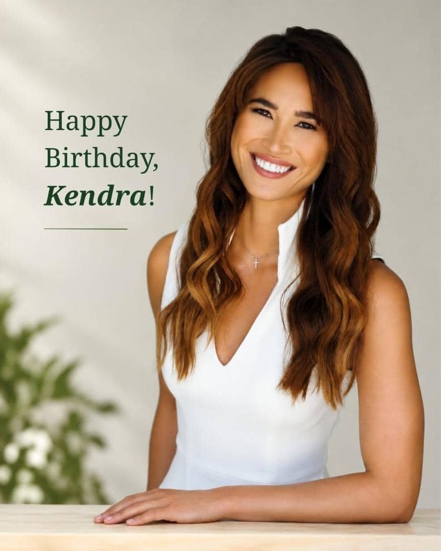 EleanorJPro's tweet photo. Happy birthday Kendra 💐🎉🎉 https://t.co/zpmMJ1s8tH