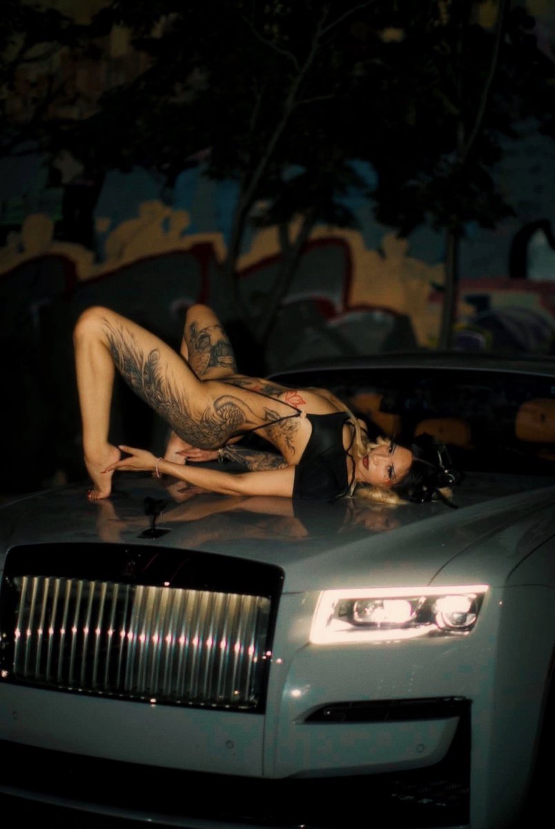 inkdollkalli's tweet photo. get you a 5’5” latina goth mommy https://t.co/lfJoxKPcMQ