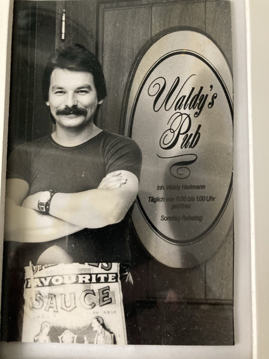 hartammann's tweet photo. Schon wieder schließt eine Traditionsbrauerei. Zu meiner Zeit als Kneipier( Foto aus dem Jahr 1978) galt noch der Spruch: Ein Land, das seine Wirte nicht ernähren kann ist nicht wert, eine Nation genannt zu werden. Tempi passati. https://t.co/8ua0SEpHWP