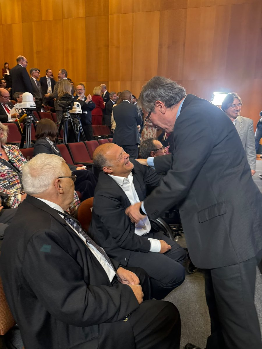 CLAD_Org's tweet photo. El Secretario General del CLAD, Conrado Ramos, participó en la 11.ª Cumbre Ministerial del Programa Regional de la @ocdeenespanol OCDE para América Latina y el Caribe, dedicada a la innovación inclusiva y la IA.

Conozca los principales temas abordados: https://t.co/4EyhaPQWQk https://t.co/cSN8DAKYjU