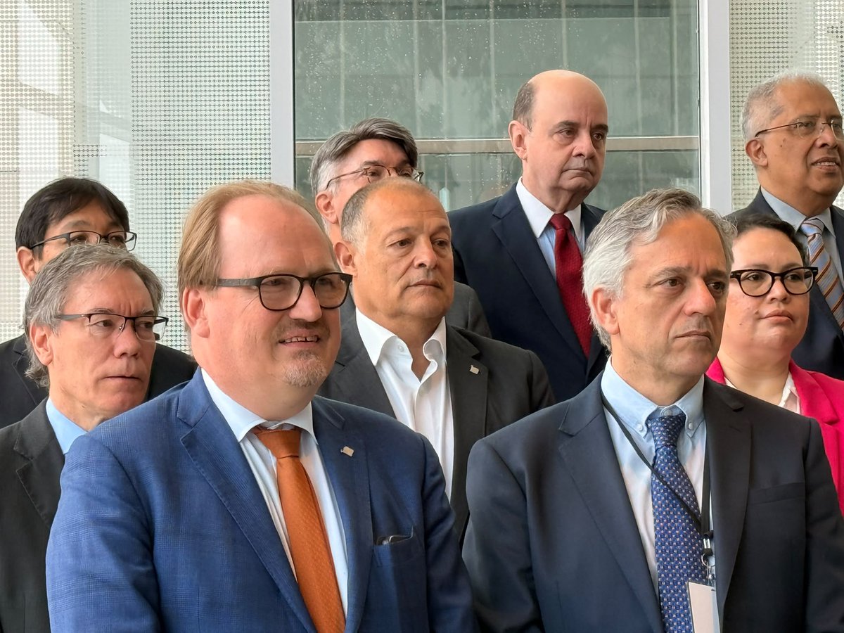 CLAD_Org's tweet photo. El Secretario General del CLAD, Conrado Ramos, participó en la 11.ª Cumbre Ministerial del Programa Regional de la @ocdeenespanol OCDE para América Latina y el Caribe, dedicada a la innovación inclusiva y la IA.

Conozca los principales temas abordados: https://t.co/4EyhaPQWQk https://t.co/cSN8DAKYjU