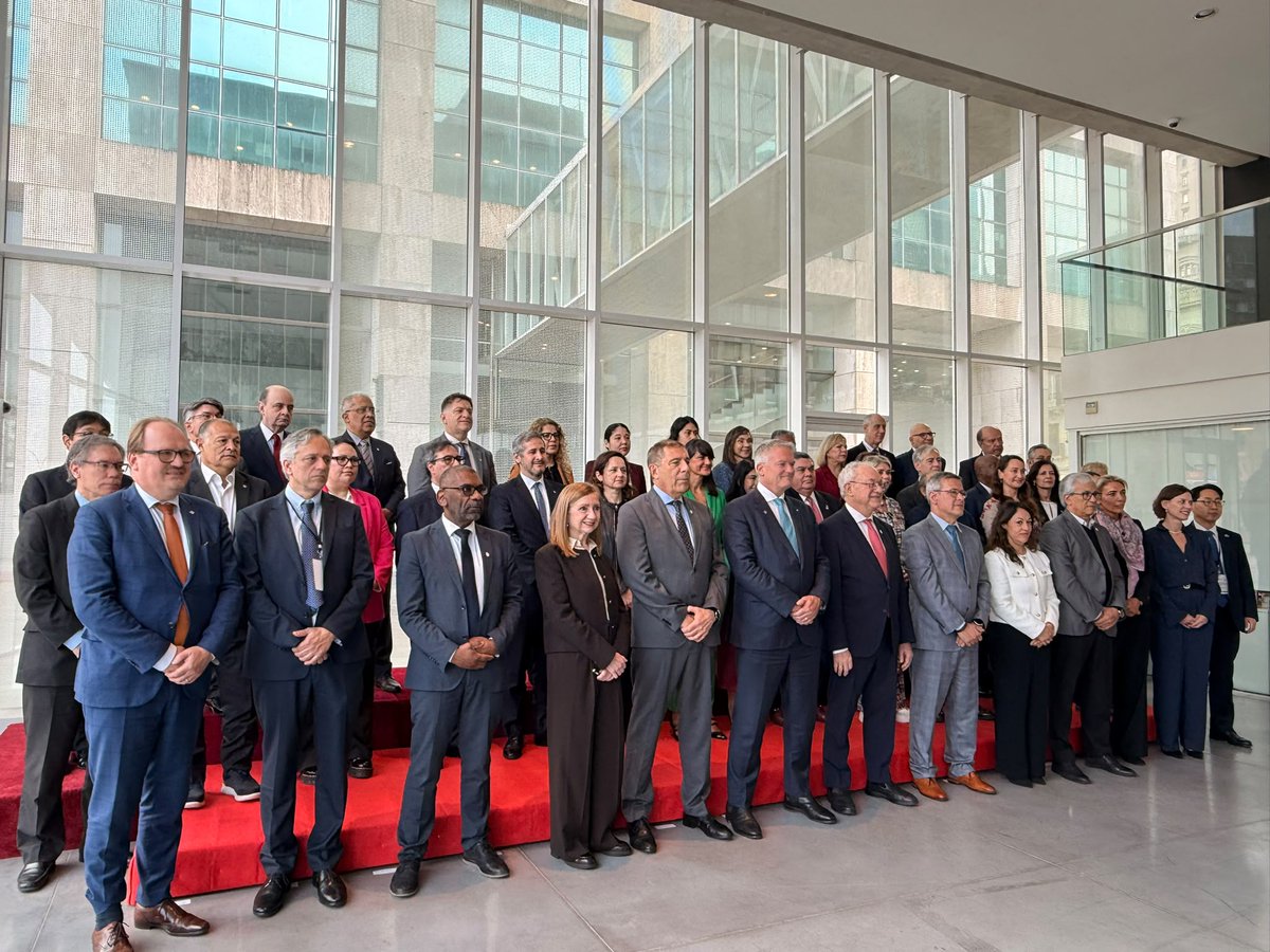 CLAD_Org's tweet photo. El Secretario General del CLAD, Conrado Ramos, participó en la 11.ª Cumbre Ministerial del Programa Regional de la @ocdeenespanol OCDE para América Latina y el Caribe, dedicada a la innovación inclusiva y la IA.

Conozca los principales temas abordados: https://t.co/4EyhaPQWQk https://t.co/cSN8DAKYjU