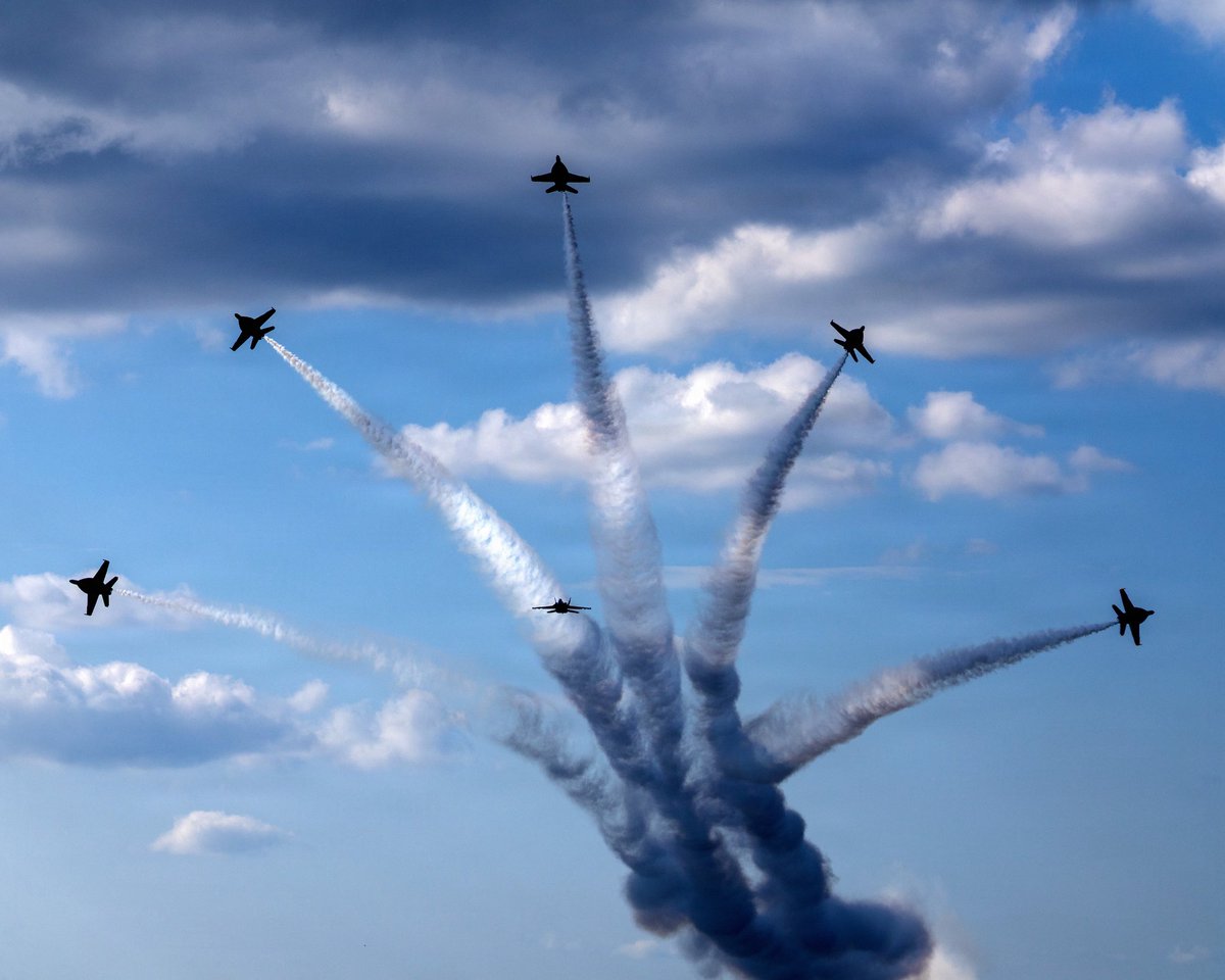 US2ndFleet's tweet photo. NAS Oceana Air Show

The U.S. Navy Blue Angels and U.S. Air Force F-22 Raptor Demonstration Team participate in the Naval Air Station (NAS) Oceana Air Show in Virginia Beach, Sept. 20, 2026. 

#C2f #USNavy #NASOceana  #USAirForce https://t.co/70VCjDnsjd
