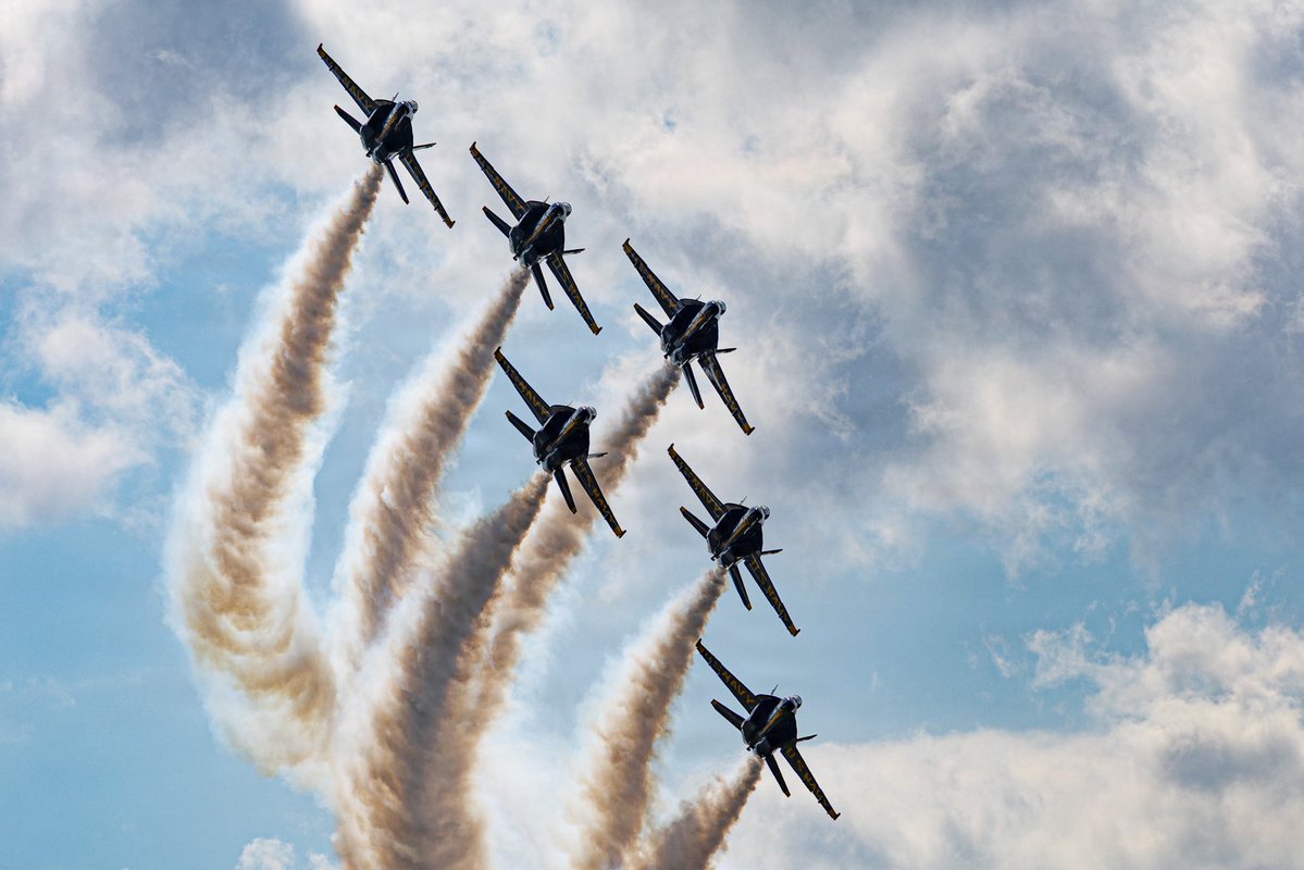 US2ndFleet's tweet photo. NAS Oceana Air Show

The U.S. Navy Blue Angels and U.S. Air Force F-22 Raptor Demonstration Team participate in the Naval Air Station (NAS) Oceana Air Show in Virginia Beach, Sept. 20, 2026. 

#C2f #USNavy #NASOceana  #USAirForce https://t.co/70VCjDnsjd