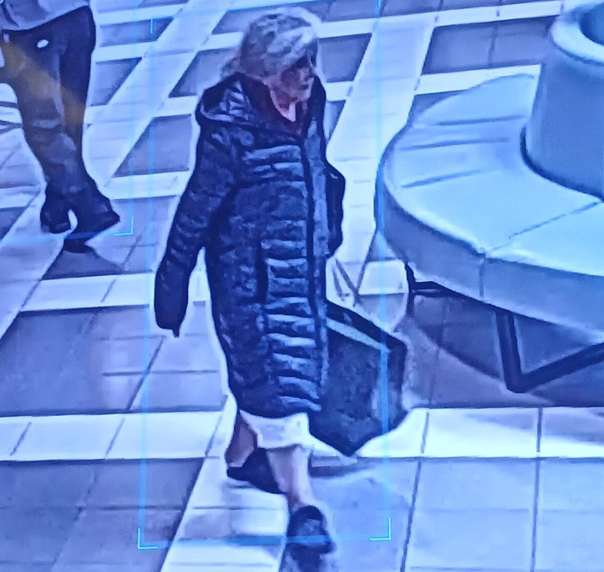 MPSKenChel's tweet photo. #Missing | Can you help us find 89-year-old Dehiba who was last seen just after 2.40pm leaving #Chelsea and #Westminster hospital? She's wearing a hospital gown with a long black puffer jacket on top and carrying a large bag. If seen, call 101 quoting 4484/30Sep https://t.co/B8ek8ENxsj
