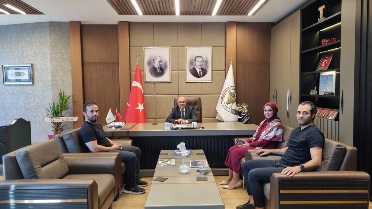 mauomerlimyo's tweet photo. Yüksekokul Müdürümüz Öğr. Gör. Amine YÜREK ile Müdür Yardımcılarımız Öğr. Gör. Fatih AY ve Öğr. Gör. Ahmet Sait CENGİZ, Belediye Başkanımız Sayın Hüsamettin ALTINDAĞ’ı makamında ziyaret etmişlerdir. https://t.co/uCEleT8yCz