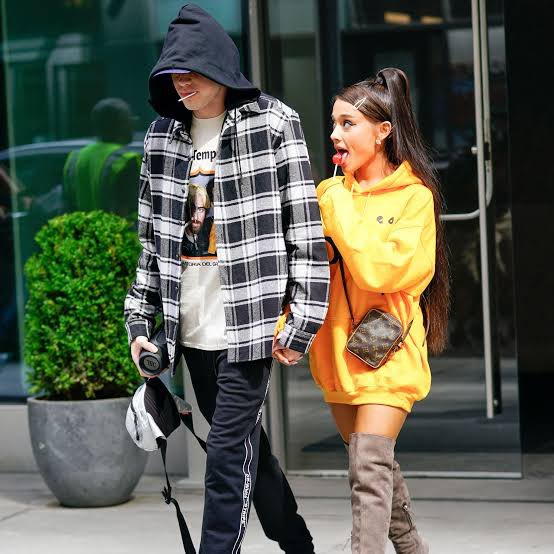 TheGrandeTop10's tweet photo. Pete Davidson defends ex-fiancé Ariana Grande:

“I don’t like it at all. It’s not cool. She’s a really strong person — I’ve witnessed it — and I don’t understand it. She knows how to handle this stuff though. She’s been around. So she’ll be OK, but I think it’s fucked up.” https://t.co/TQ5avhXWND