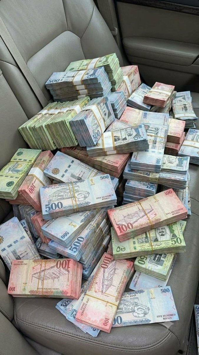 AlkhasAlad46735's tweet photo. تخيل فجأة يوصلك إشعار:
تم إيداع 5,000,000 ريال في حسابك 💸
أول شخص بتقوله مين؟ 👀" https://t.co/3StlTki03v