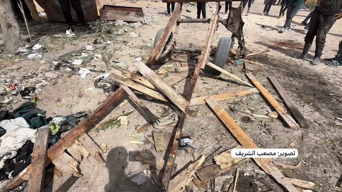 Astridueil's tweet photo. 🚨 Breaking | Al-Shifa Medical Complex: 4 people were killed and others injured in an Israeli strike that targeted a vehicle towing a trailer in the Tel al-Hawa neighborhood of Gaza City https://t.co/s3OUuZDUh0