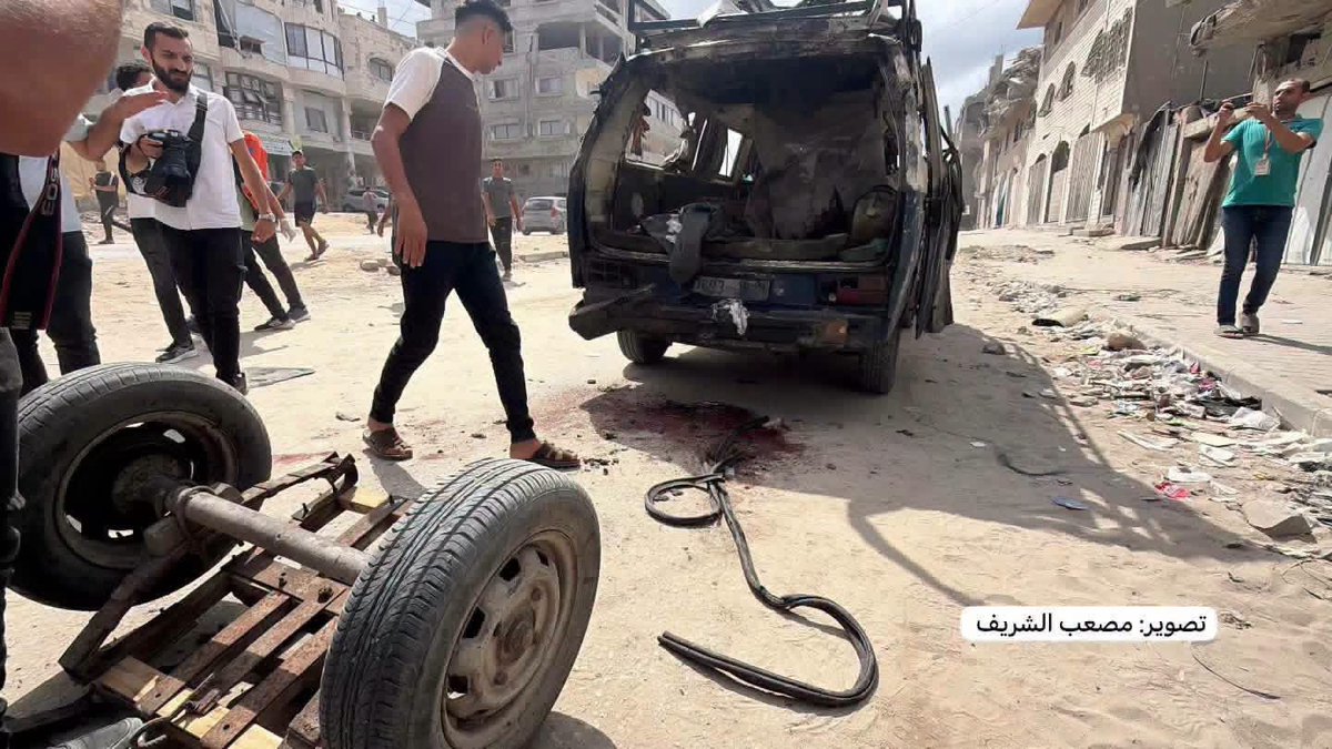 Astridueil's tweet photo. 🚨 Breaking | Al-Shifa Medical Complex: 4 people were killed and others injured in an Israeli strike that targeted a vehicle towing a trailer in the Tel al-Hawa neighborhood of Gaza City https://t.co/s3OUuZDUh0