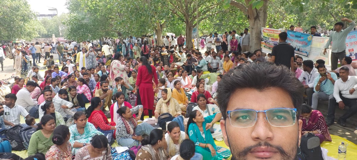 sabir4india's tweet photo. 📢 CHO साथियों की आवाज़

लखनऊ के ECO Garden में CHOs का धरना जारी है।
अब सरकार को CHOs की जायज़ मांगों पर गंभीरता से वार्ता कर समाधान करना चाहिए।
@myogiadityanath
@brajeshpathakup
@yadavakhilesh
@DrLaxman_Yadav
✊ हक़ की आवाज़ — अधिकार की लड़ाई
CHO Union UP
#CHO #NHM #CHOUnionUP https://t.co/kBsCa9L47S