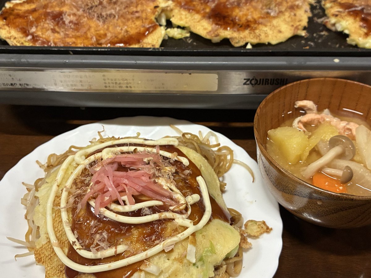 gotonyanko4's tweet photo. 晩ごはん✨

お好み焼き&amp;三平汁 
近くのスーパーで北海道産鮭のアラ、少量みっけ

お安く作ることができました😋

#晩ごはん　#おうちごはん　#料理記録 https://t.co/rmrvak68tt