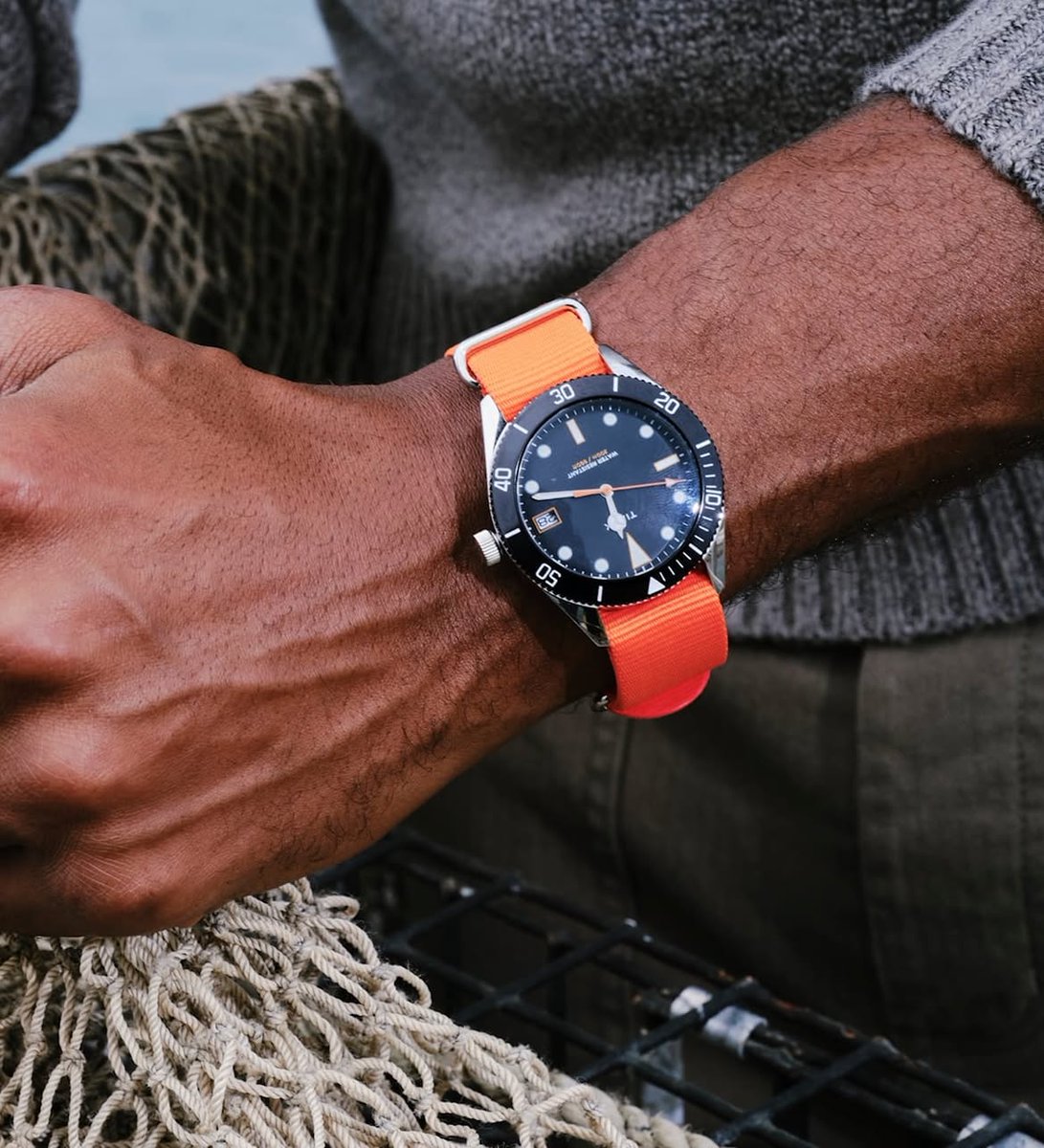 timex's tweet photo. Pulled from the Timex archives and reimagined with Bespoke Post, the Bespoke Post x Timex Heritage 66 takes its cues from the 1966 Timex Skin Diver. With 200m water resistance, a rotating aluminum top ring, and two interchangeable straps, it’s finished with Bespoke Post branding on the crown and a skin diver silhouette on the case back.

Shop the watch: https://t.co/MhkUWYzoN8

#timex #analoglife @bespokepost