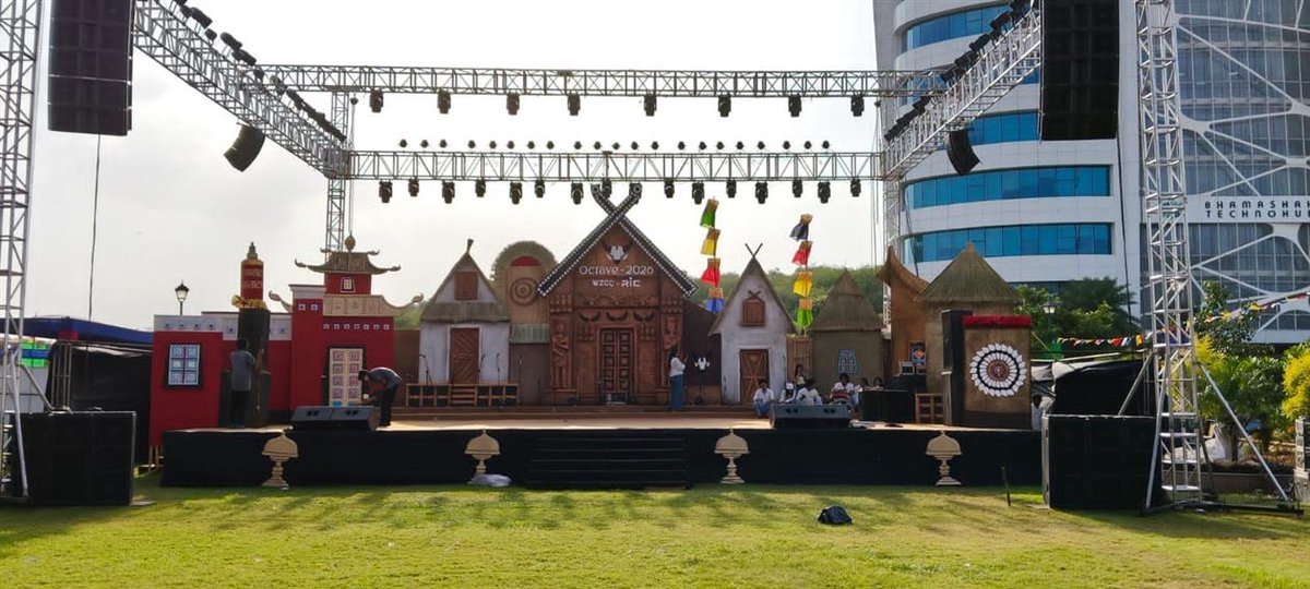 DIPRRajasthan's tweet photo. ऑक्टेव-2026 का उद्घाटन गुरूवार को 
राज्यपाल बागडे होंगे समारोह के मुख्य अतिथि और केंद्रीय मंत्री शेखावत करेंगे अध्यक्षता
पूरे नॉर्थ ईस्ट के 8 स्टेट के 14 ग्रुप पेश करेंगे 15 फोक डांस फॉर्म की जॉइंट कोरियोग्राफिक प्रस्तुति
'एथनिक कॉस्ट्यूम शो’ में दिखेगा पूर्वाेत्तर के परंपरागत परिधानों का मंच पर बेहतरीन प्रदर्शन
https://t.co/rcl31QBaeE