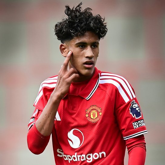 SimplyUtd's tweet photo. 🚨🗣 Rio Ferdinand on JJ Gabriel: 

"First and foremost, what a talent this kid is, It’s crazy.

‘I don’t know where this kid’s ceiling is. I’ve seen him play, I’ve seen him train, I’ve listened to people who have coached him for a number of years and there's NO DOUBT this kid is going to the top..’

‘I think we need to understand the reasons why he wants to leave the club. It’s NOT a 15-year-old making this call on his own, his family may have their reasons why

"But Manchester United can’t be seen to be BULLIED by a 15-year-old, no matter how good he is. So whatever the outcome, Manchester United have to remain strong in this.

‘There will be other kids using this as a reference point so you can’t be seen to be weak as a football club. But, I reiterate, I don’t know the full facts and I would love to.’

[@RioMeets]