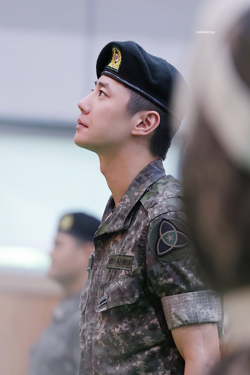 junyoungies's tweet photo. OH MY GOD WE GOT A TRAINEE COMMANDER LEE JUNYOUNG PIC IN HD?? HE’S SO DAMN FINE…. https://t.co/y4mT22WpjT