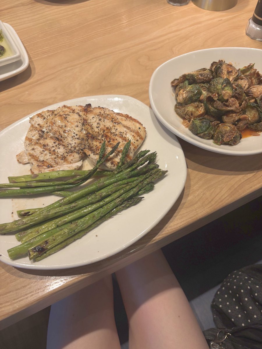 bunniihanni's tweet photo. no shame in my game give me that olive oil tf https://t.co/d33Xbito6G