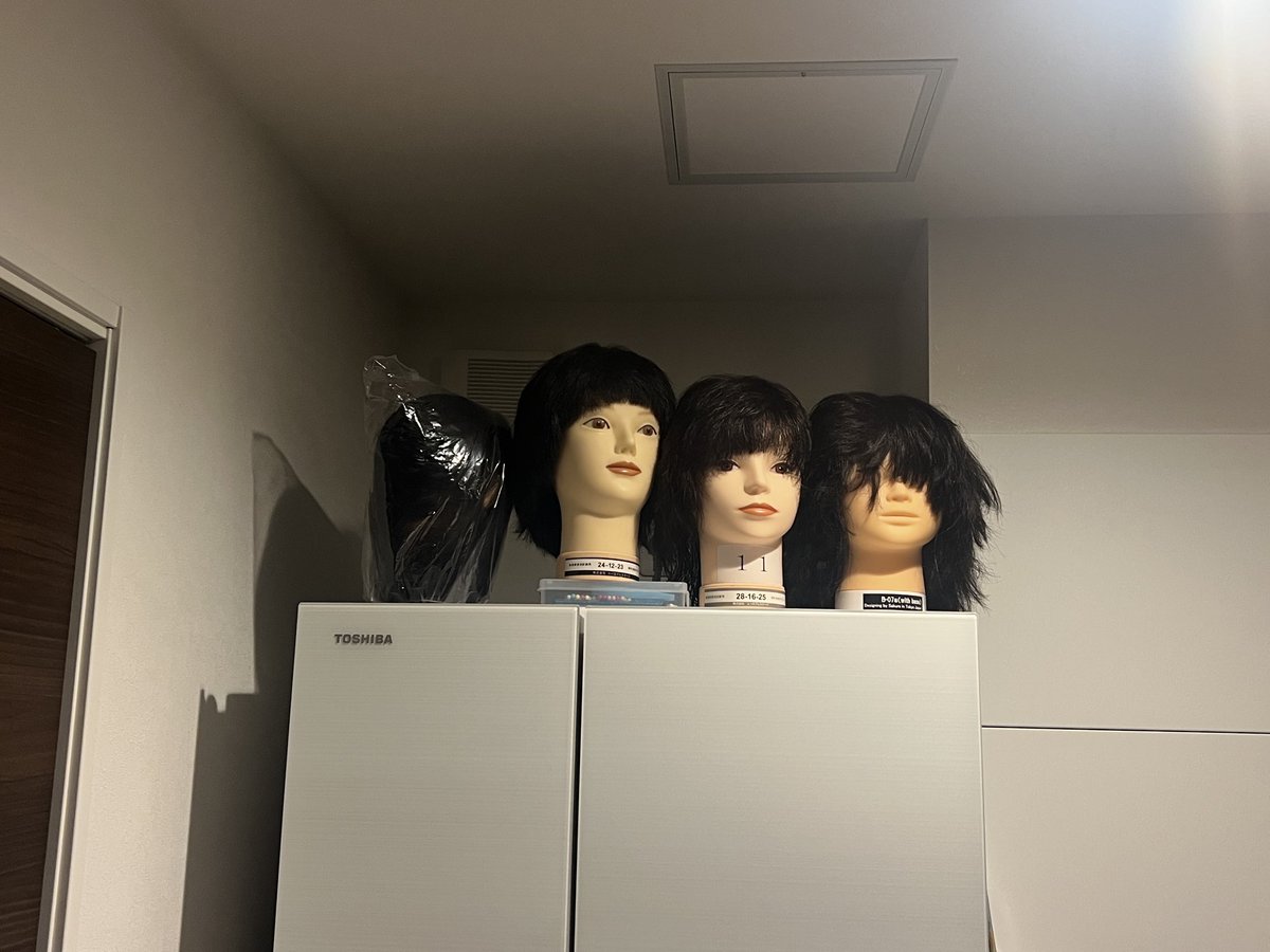 okei3777's tweet photo. 将来の開業を夢見てる私ですが、実は奥さんも美容関係での開業を夢見ていて、現在進行形で美容専門学校に通っております。

…勿論応援してるよ？応援はしてるけどこれは怖すぎるって🤣 https://t.co/XpZgpeYpo3