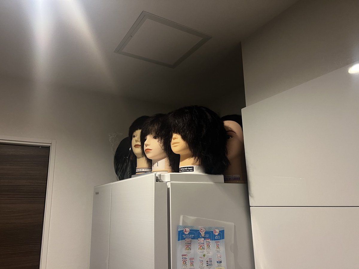 okei3777's tweet photo. 将来の開業を夢見てる私ですが、実は奥さんも美容関係での開業を夢見ていて、現在進行形で美容専門学校に通っております。

…勿論応援してるよ？応援はしてるけどこれは怖すぎるって🤣 https://t.co/XpZgpeYpo3