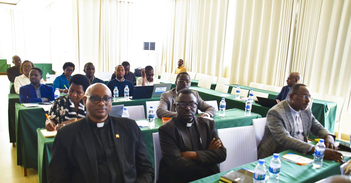 RwandaNorth's tweet photo. Minisitiri @U_Consolee yagaragaje ibibazo bikibangamiye umuryango muri @RwandaNorth, birimo inda zitateganyijwe mu bangavu, ihohotera rishingiye ku gitsina, ubusinzi... Yasabye amadini n’amatorero kunoza  ubufatanye na Leta mu gukemura ibi bibazo hagamijwe kubaka umuryango mwiza https://t.co/NSUycqgQGv