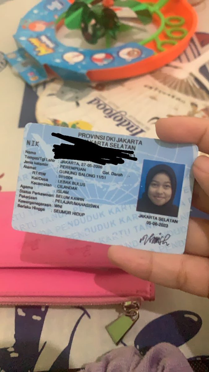 osmanthusmilkte's tweet photo. [‼️SCAMMER‼️] 
HELP REPORT GUYS SCAMMER LANY @rengguuuz9 aku di block guys sumpah kena 850k https://t.co/wTlIBxNtj8