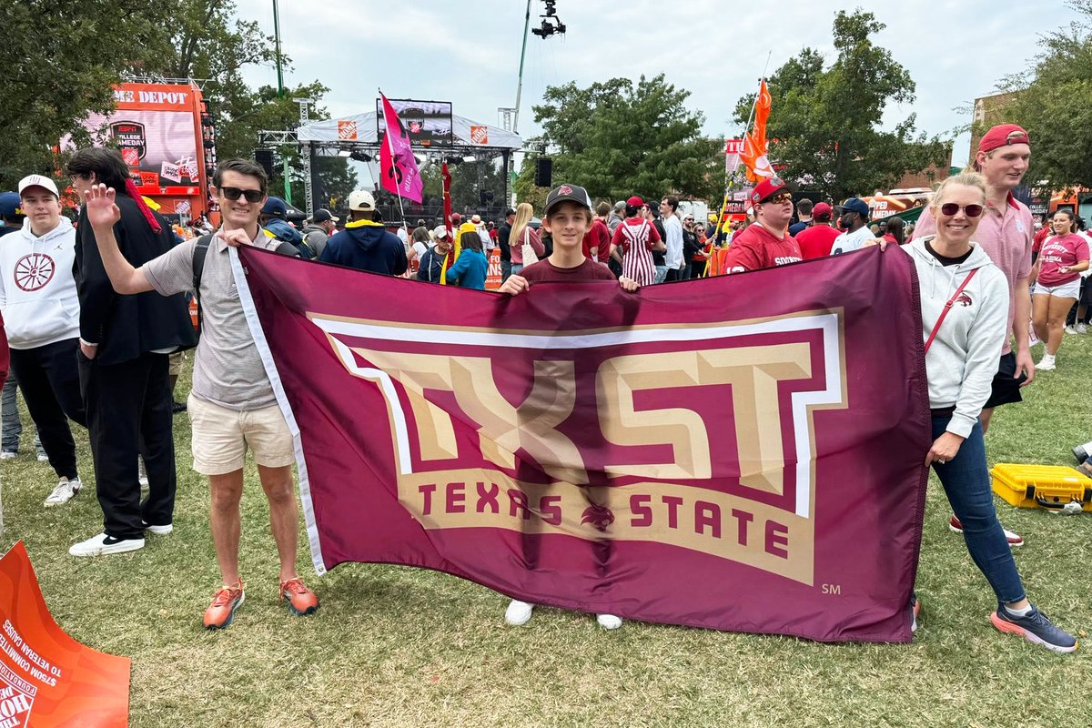 txstatealumni's tweet photo. We need a proud Bobcat to join the #OMGflag crew in IOWA CITY this week! 🚨

Want to wave the flag this Saturday or at a future College GameDay event? Sign up today: https://t.co/a2wxBB6Vgd https://t.co/6CJKoqZ7DG