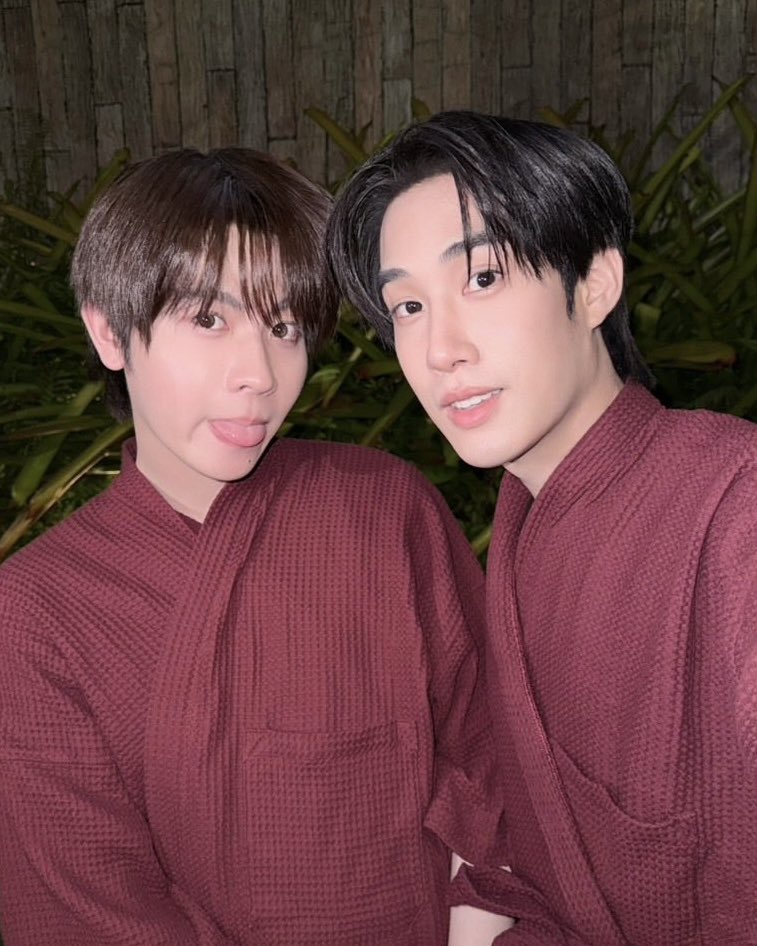 lucinesnapp's tweet photo. เติ้ลทำอะไรอยู่ ทำไมยังไม่หอมสักฟอดอีก https://t.co/UunahjO9lz