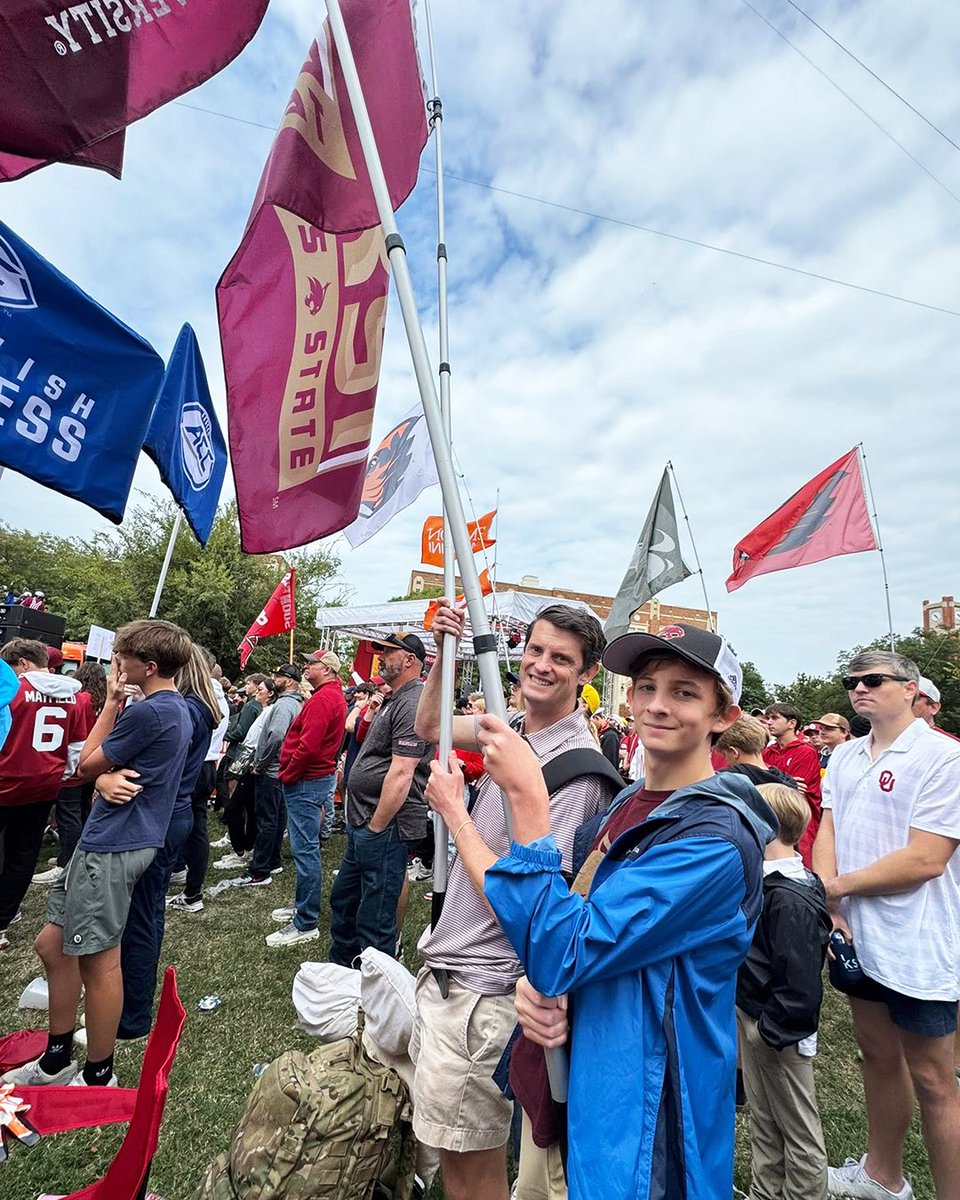 txstatealumni's tweet photo. We need a proud Bobcat to join the #OMGflag crew in IOWA CITY this week! 🚨

Want to wave the flag this Saturday or at a future College GameDay event? Sign up today: https://t.co/a2wxBB6Vgd https://t.co/6CJKoqZ7DG