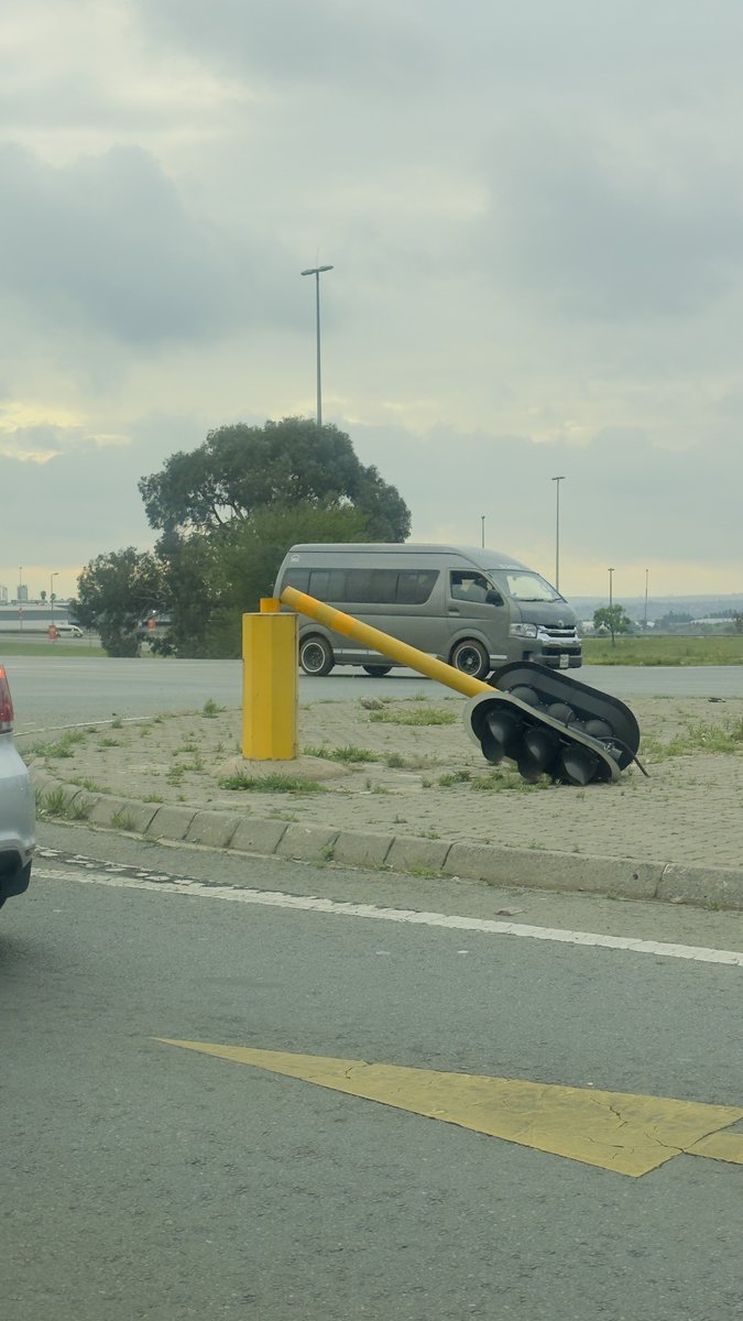 djstago's tweet photo. Golden highway N1 on ramp, viking 
Black people are not even ashamed. Newly installed traffic lights https://t.co/utEXyzjU2U