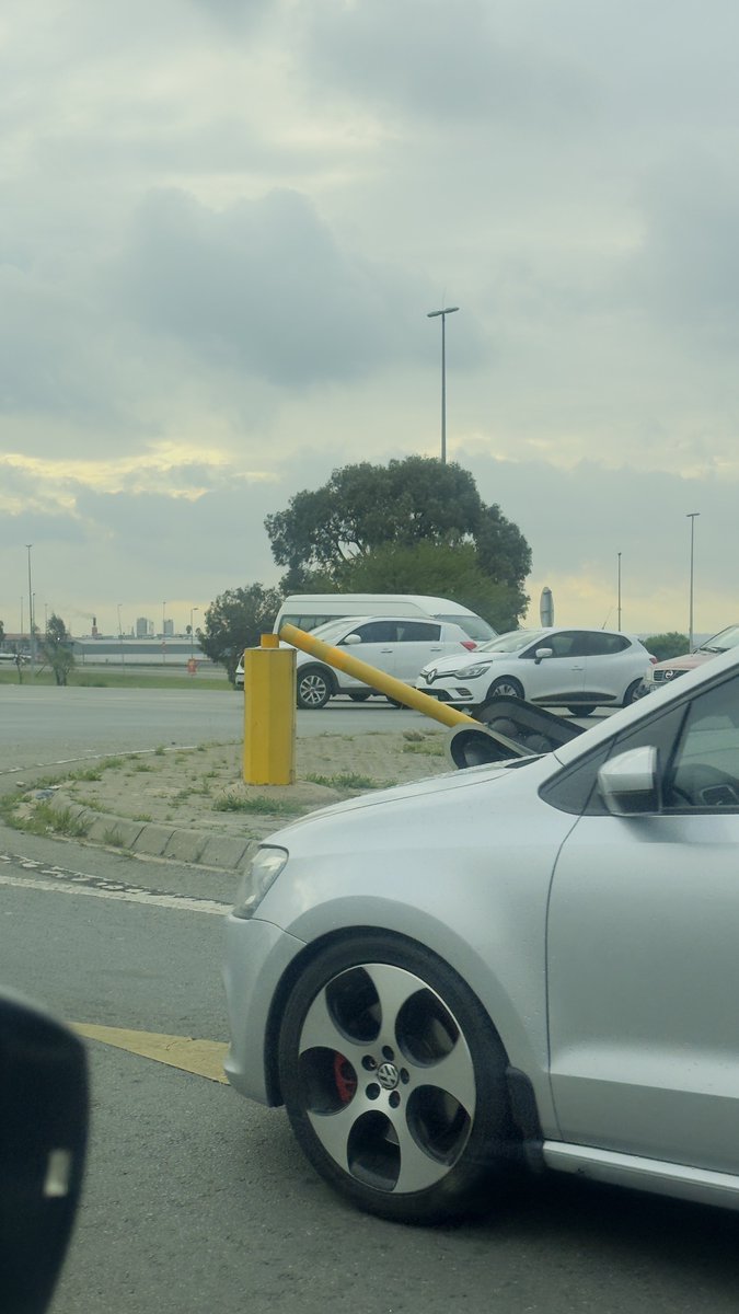 djstago's tweet photo. Golden highway N1 on ramp, viking 
Black people are not even ashamed. Newly installed traffic lights https://t.co/utEXyzjU2U