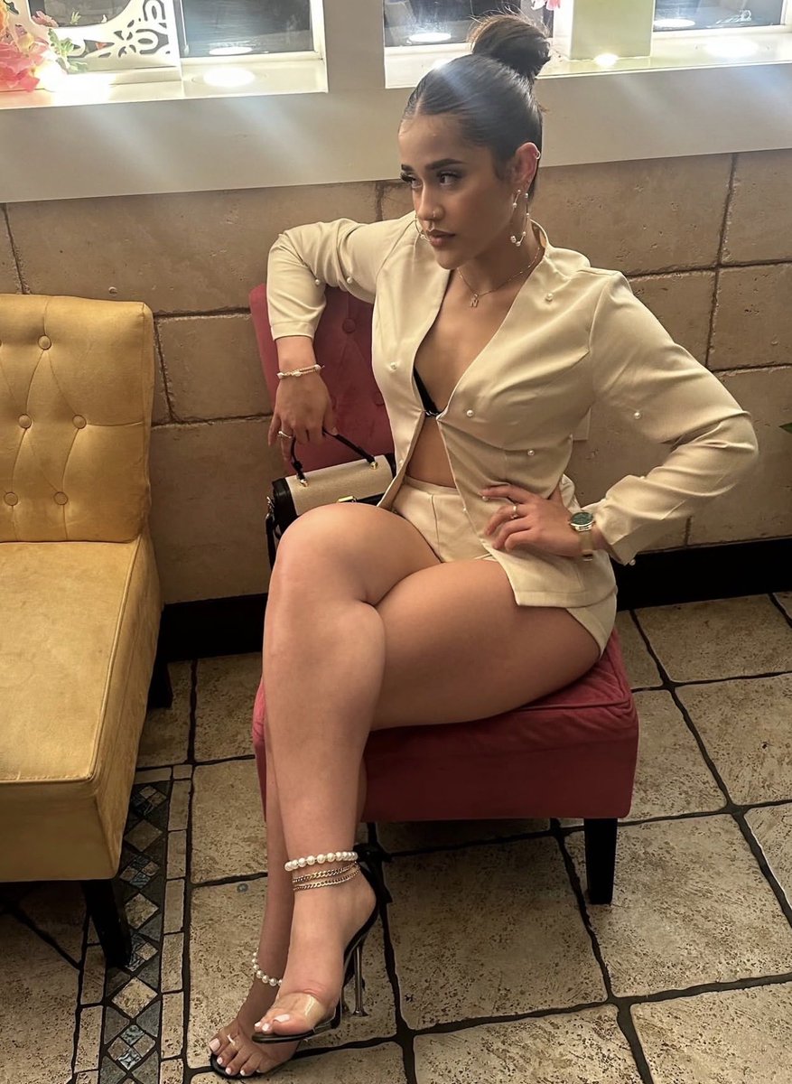 lolawhiteu99f's tweet photo. Sittin pretty 🤍 https://t.co/z7DP7OBGdl