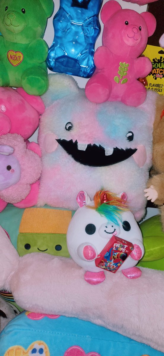 Miichel701's tweet photo. #snackles #frootloops #stuffedanimal #kawaii #toys #toy #collection #myroom #toyroom #collectibles #toycore #toywave #collector #toycollector #cereals #aesthetic #plush #plushies #stuffedanimals #stuffed #plushcore #toycollection #unicorn #unicorns #cereal https://t.co/e8kr2aFNRs