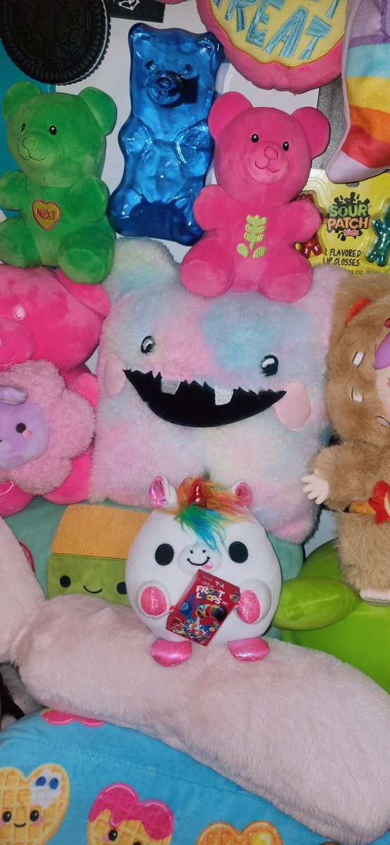 Miichel701's tweet photo. #snackles #frootloops #stuffedanimal #kawaii #toys #toy #collection #myroom #toyroom #collectibles #toycore #toywave #collector #toycollector #cereals #aesthetic #plush #plushies #stuffedanimals #stuffed #plushcore #toycollection #unicorn #unicorns #cereal https://t.co/e8kr2aFNRs
