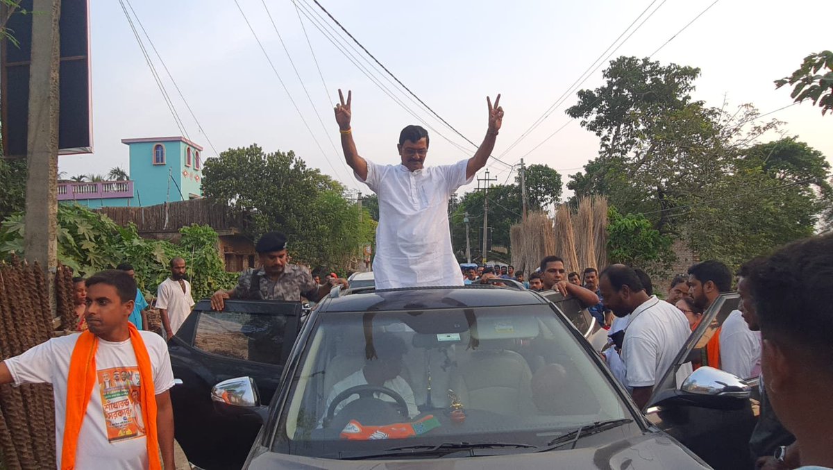 RahulSinhaBJP's tweet photo. আজ মুর্শিদাবাদ জেলার রেজিনগর বিধানসভার সাতুই বাজারে রোড শো-তে অংশগ্রহণ করলাম।পথের দু’ধারে মানুষের স্বতঃস্ফূর্ত উপস্থিতি ও আন্তরিকতার মাঝে তাঁদের সঙ্গে সরাসরি যোগাযোগের সুযোগ হলো। মানুষের কথা শোনা,তাঁদের প্রত্যাশা জানা এবং জনসেবার সংকল্পকে আরও দৃঢ় করাই এই জনসংযোগের মূল উদ্দেশ্য। https://t.co/2nqGkfMnDo