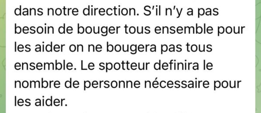 jean_bexon's tweet photo. Affaire Quentin | DOCUMENTS EXCLUS | 

J’ai eu accès aux consignes envoyées dans le groupe créé pour le service d’ordre de Némésis (antenne Lyon) avant le 12 février. 

Sur ce groupe telegram se trouvaient les 16 membres du service d’ordre éphémère de l’action banderole de Némésis Lyon. 

Je précise que les consignes sont datées d’avant le meurtre de Quentin et de fait avant l’extrême médiatisation des événements. 

Ces consignes prouvent que les militants nationalistes sont venus au croisement afin de sécuriser l’action banderole. 

Elles ont été rédigées par un membre du service d’ordre éphémère.

Notons que la thèse d’un guet-apens orchestré par les nationalistes n’est pour l’heure pas retenue par les enquêteurs. 

Les consignes montrent aussi que les militants anticipaient d’aller au contact pour dégager les jeunes femmes de Némésis si celles-ci étaient prises à partie physiquement et uniquement si la police n’intervenait pas.

Une sentinelle était désignée pour indiquer le nombre de personnes devant intervenir afin de ne pas transformer l’évacuation en affrontement.

La crainte d’une prise à partie physique des Némésis était fondée puisque deux jeunes femmes ont été étranglées. Un agresseur a aussi fait de l’exhibitionnisme sexuel alors que les Némésis étaient agressées par la foule (30 à 50 personnes venues assister à la conférence LFI). 

Ces consignes prouvent par ailleurs que le groupe nationaliste n’était pas dans une dynamique de « mob » lors de l’affrontement. 

À l’inverse, c’est le groupe antifa de Favrot qui était en « mob » avec un modus operandi habituel de la Jeune garde Lyon. 

Traquer armé, repérer, isoler et tabasser. 

Les enquêteurs parlent ainsi de méthode de guérilla urbaine. 

On observe notamment un partage des rôle dans l’exécution. 

Paul Lachal et Lelio Lebesson filment, Dimitry Vanheuil empêchent les riverains de prêter assistance et enfin Alexis Chaintreuil finit les victimes au sol après être resté en retrait. Au même moment, Guillaume Amerudi dépouille ses victimes avec d’autres complices.

Favrot, au milieu, effectue des gestes qui désignent un meneur. 

📸 Ci-dessous, des consignes transmises avant le 12 février sur le canal du service d’ordre de l’action banderole. 

Ces messages sont authentiques et date d’avant le lynchage, avant que cette action ait pris une ampleur médiatique majeure. 

@jean_bexon @BVoltaire