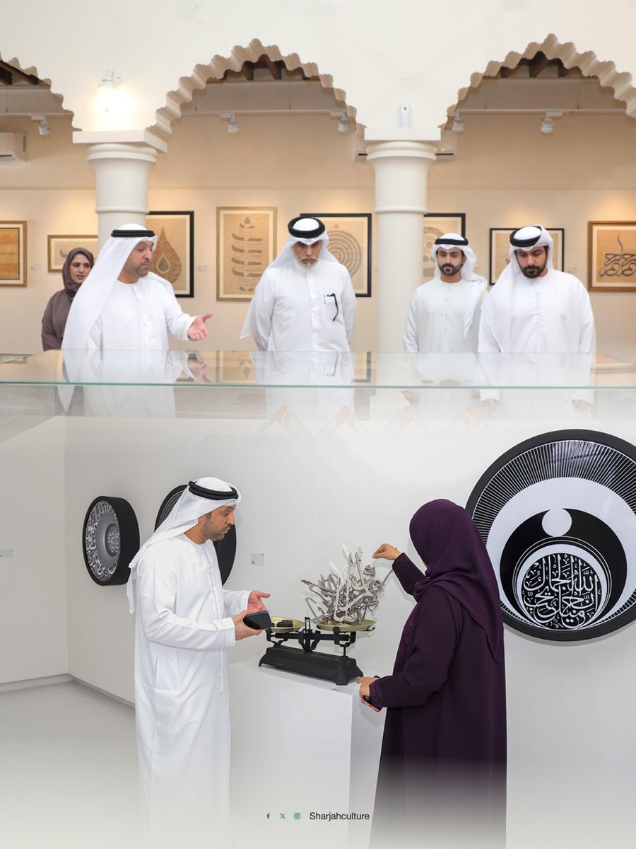 sharjahculture's tweet photo. الاستاذ محمد القصير مدير إدارة الشؤون الثقافية في دائرة الثقافة بالشارقة (مدير الملتقى)، في جولة تفقدية للأعمال الخطية المشاركة في ملتقى الشارقة للخط الدورة (12)، والذي ينطلق في السابع من أكتوبر المقبل تحت شعار "ميزان".
#SCB12 https://t.co/MbEGBPDucq
