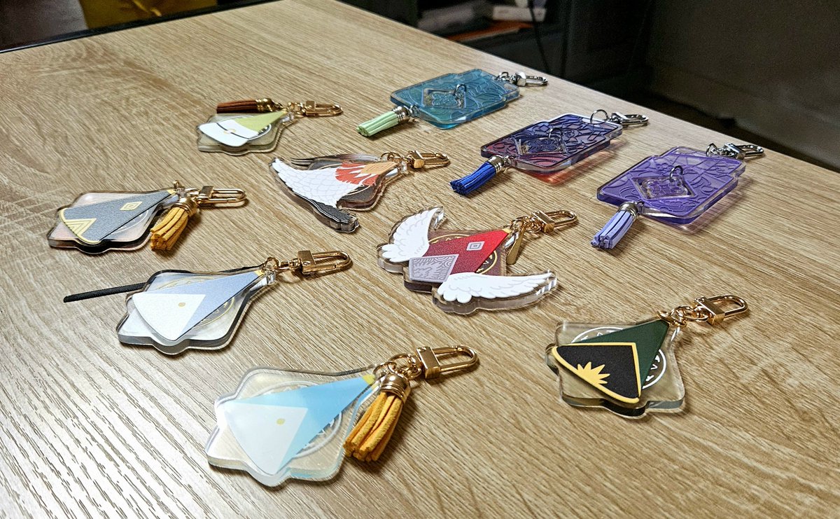 _suonacy's tweet photo. Very happy with all the merch I received for a local con this weekend!
(That's not all the merch but definitely the ones I'm the most proud of)

Anything I don't sell there shall be available on my online shop soon enough ✨ 💪 https://t.co/nJrP3RLzBU